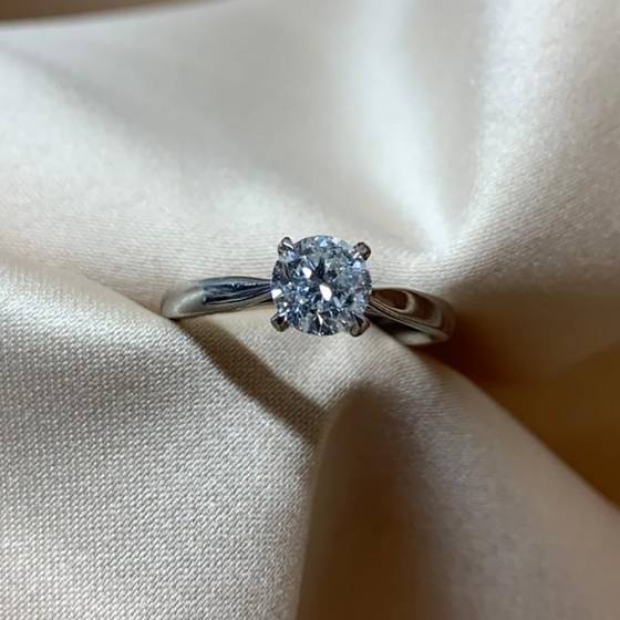 1.05ct SI3/H Natural Round Cut Diamond Solitaire Ring in Platinum