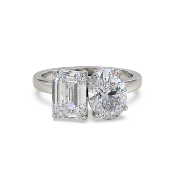Smaragd- und Oval-Diamantring mit zwei Steinen