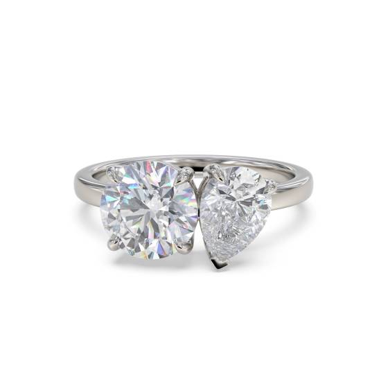 Zweistein-Diamantring mit rundem und birnenförmigem Schliff