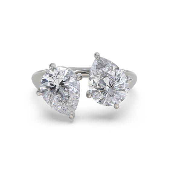 Birnenförmiger Zweistein-Diamantring
