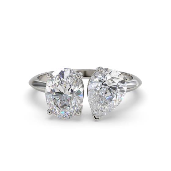 Ovaler und birnenförmiger Zweistein-Diamantring