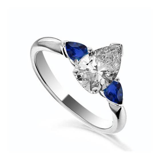 Dreiteiliger Ring mit Birnendiamant und blauem Saphir

