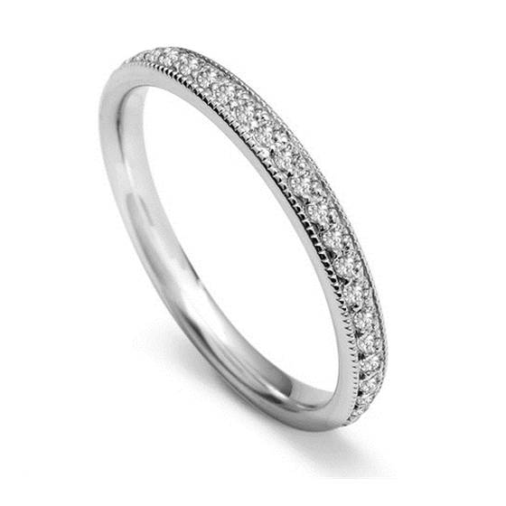Komplettes Set Vintage-Ehering mit 2,5 mm rundem Diamanten