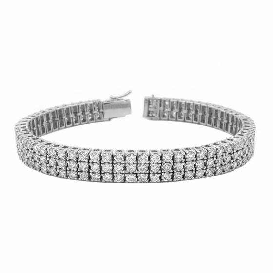 Klassisches dreireihiges Tennisarmband mit runden Diamanten