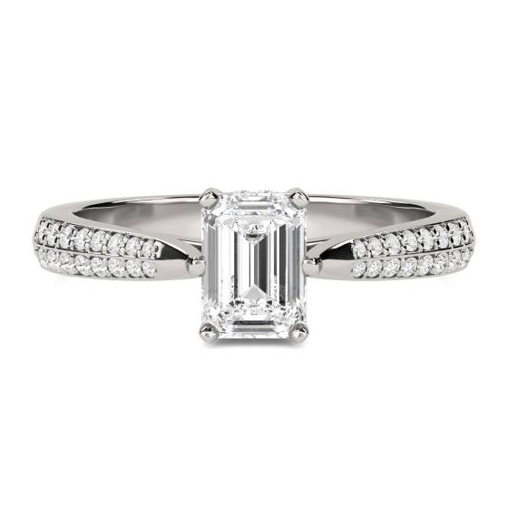 Vintage-Ring mit Messerkantenmuster, Smaragd und rundem Diamanten