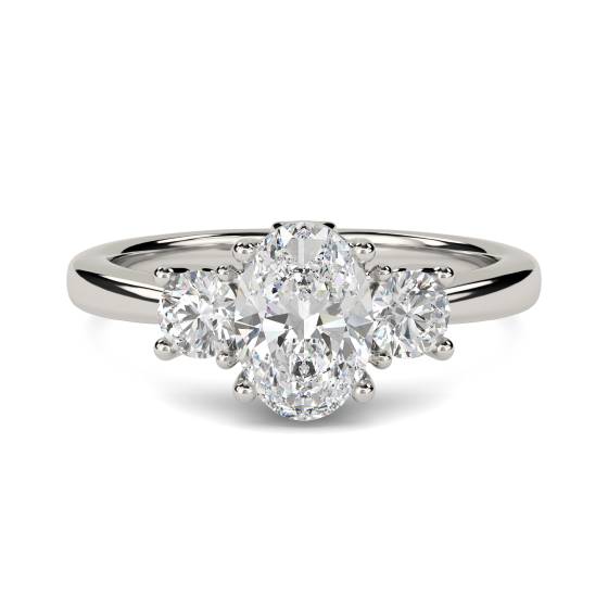 Ovaler und runder Diamant-Trilogie-Ring