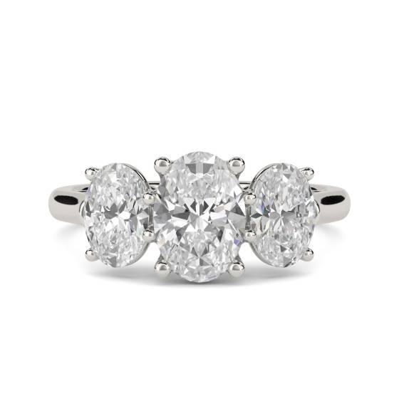 Eleganter ovaler Diamant-Trilogie-Ring