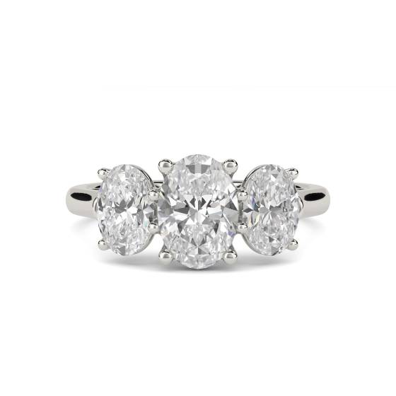 Eleganter ovaler Diamant-Trilogie-Ring