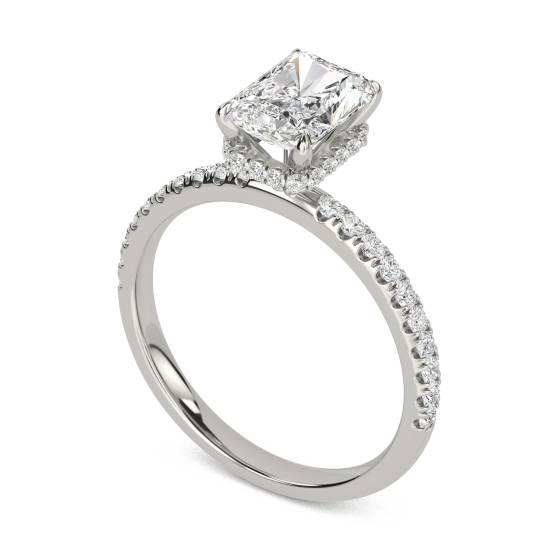 Ring mit strahlendem Diamanten, hochgefasstem, verstecktem Halo und Schulterfassung