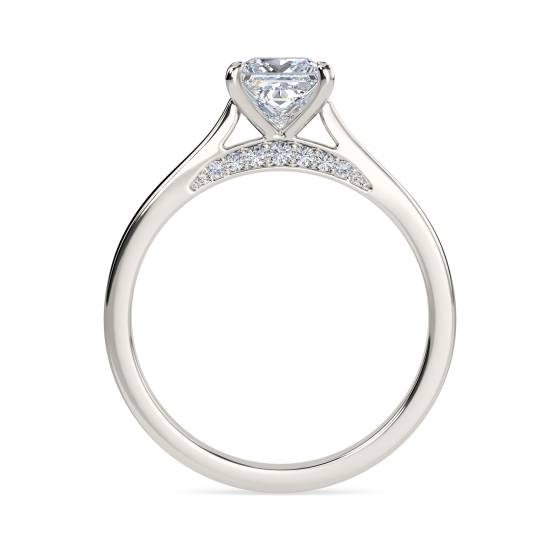 Eleganter Verlobungsring mit Prinzessdiamant