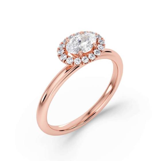 Ovaler Diamantring mit einzelnem Halo