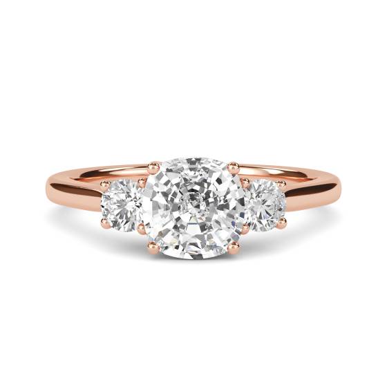 Einzigartiger Trilogie-Ring mit Kissen- und Runddiamanten