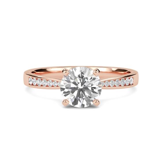 Verlobungsring mit Diamanten im Schulterbereich
...