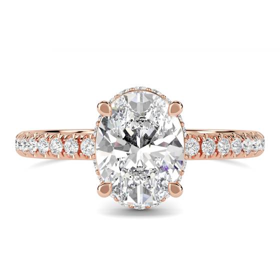 Ring mit ovalem Diamanten und verstecktem Halo-Schulterteil
