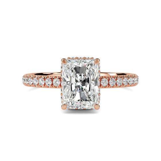 Ring mit strahlendem Diamanten und verstecktem Halo-Schulterteil