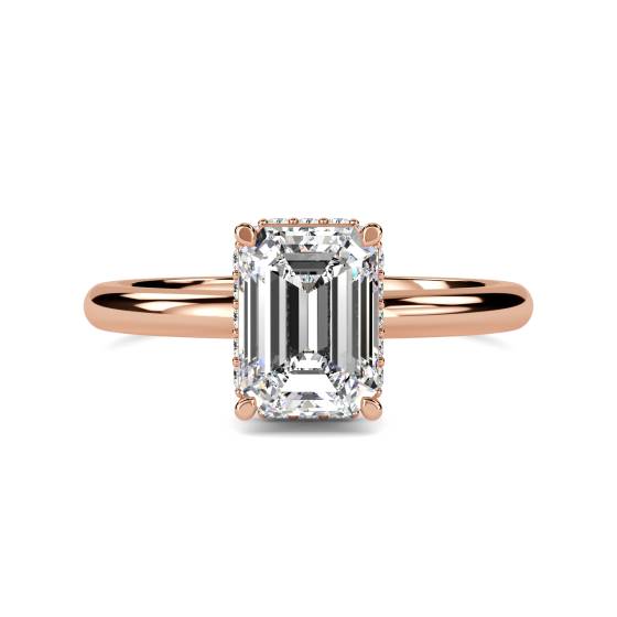 Smaragd-Diamant-Ring mit niedrigem Fassungsmaß und verstecktem Halo