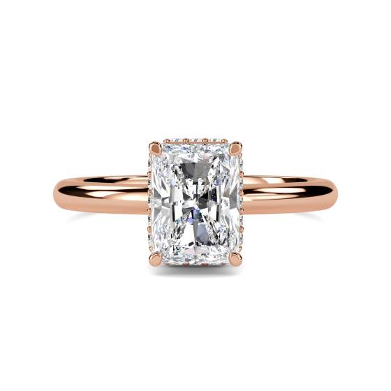 Strahlender Diamantring mit verstecktem Halo