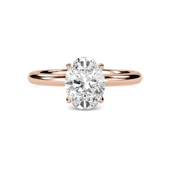 Ovaler Diamantring mit verstecktem Halo