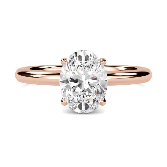 Ovaler Diamantring mit verstecktem Halo
