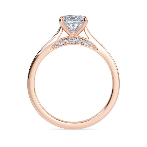 Eleganter Verlobungsring mit Prinzessdiamant