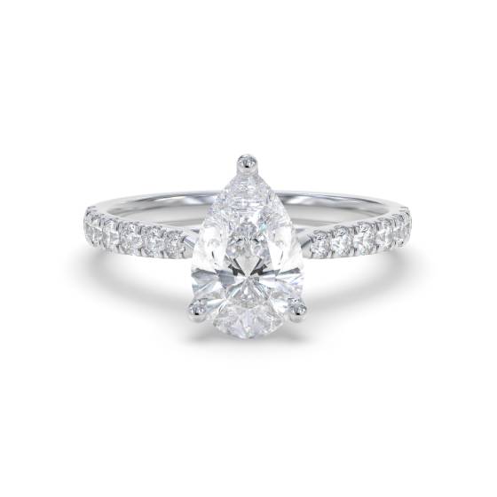 Verlobungsring mit birnenförmigem Schulterstück und Diamanten