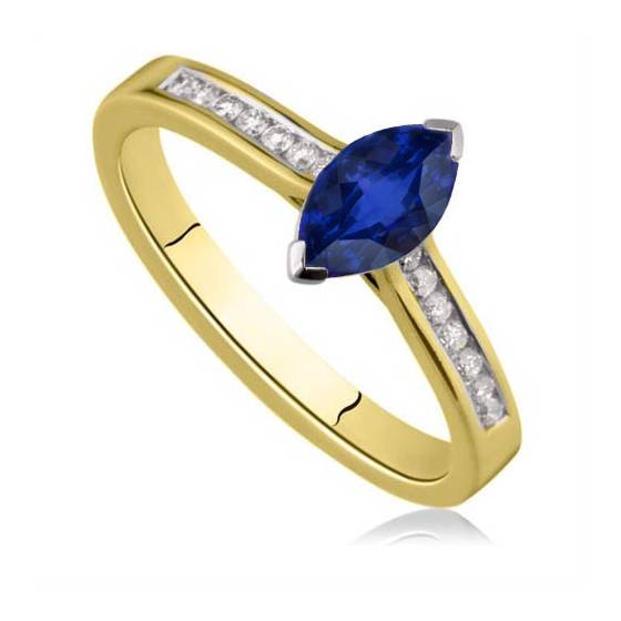 Zweizackiger Ring mit Marquise-förmigem, blauem Saphir und runder Schulterfassung