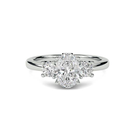 Ovaler und runder Diamant-Trilogie-Ring