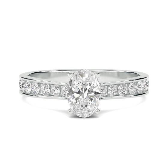 Ring mit ovalem Diamanten an der Schulter