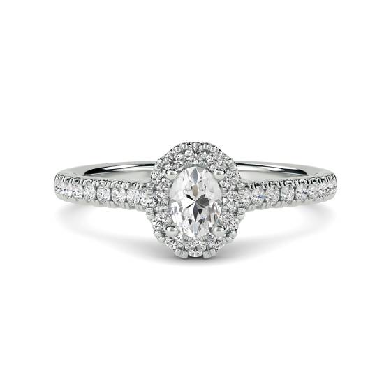 Ring mit rundem und ovalem Diamantcluster