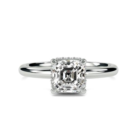 Asscher-Diamantring mit niedrigem Fassungsmaß und verstecktem Halo