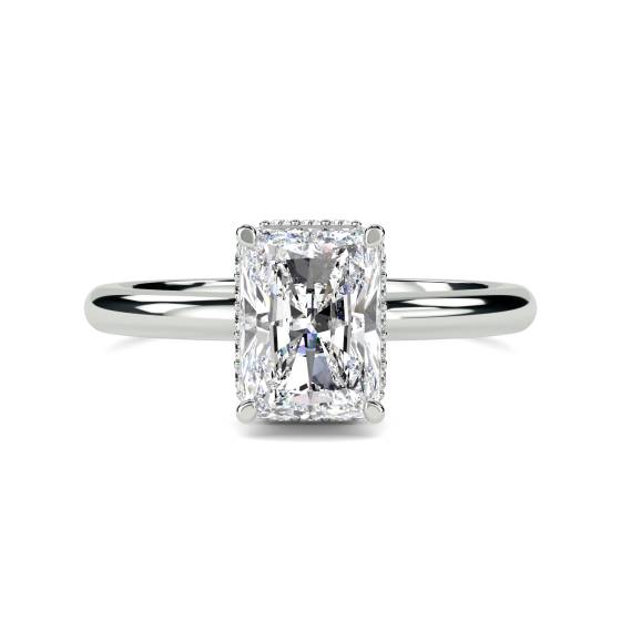 Strahlender Diamantring mit verstecktem Halo