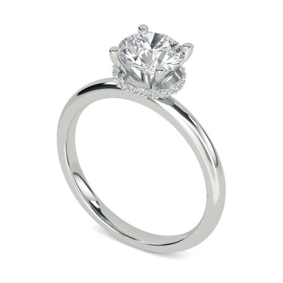 Runder Diamantring mit niedrigem Fassungsrand und verstecktem Halo