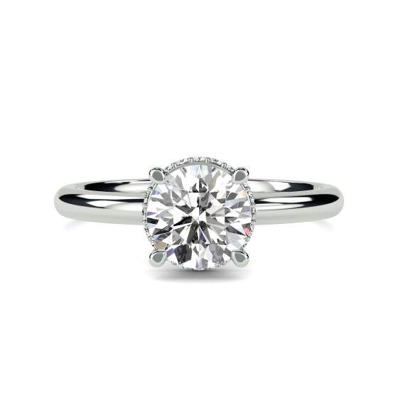 Runder Diamantring mit niedrigem Fassungsrand und verstecktem Halo