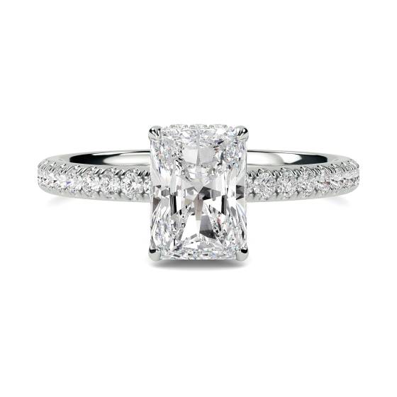 Ring mit strahlendem Diamanten, hochgefasstem, verstecktem Halo und Schulterfassung