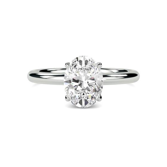 Ovaler Diamantring mit verstecktem Halo