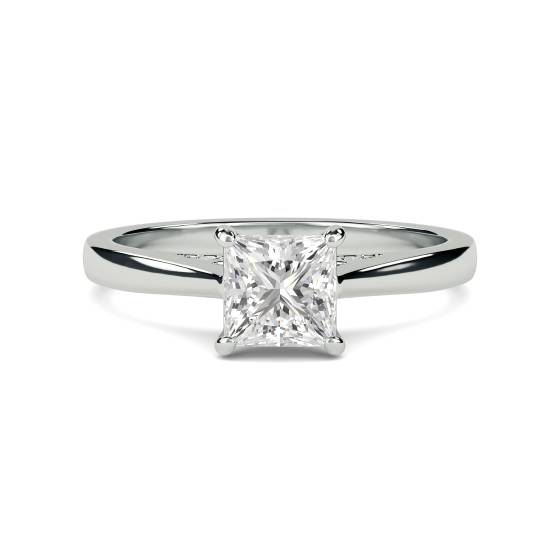 Eleganter Verlobungsring mit Prinzessdiamant