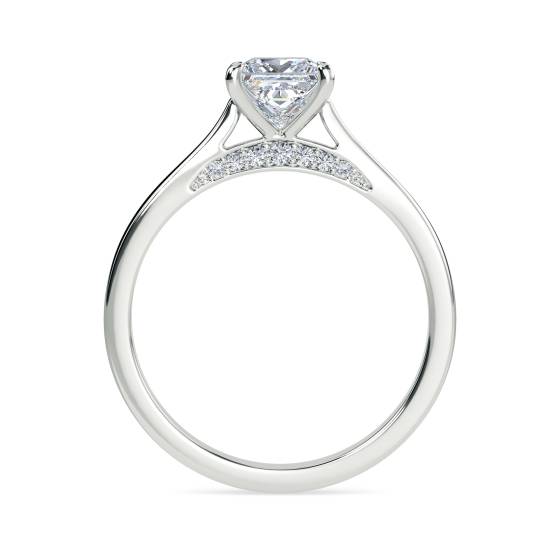 Eleganter Verlobungsring mit Prinzessdiamant