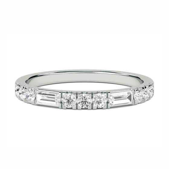 Dekorativer Ring mit 2 mm Diamanten