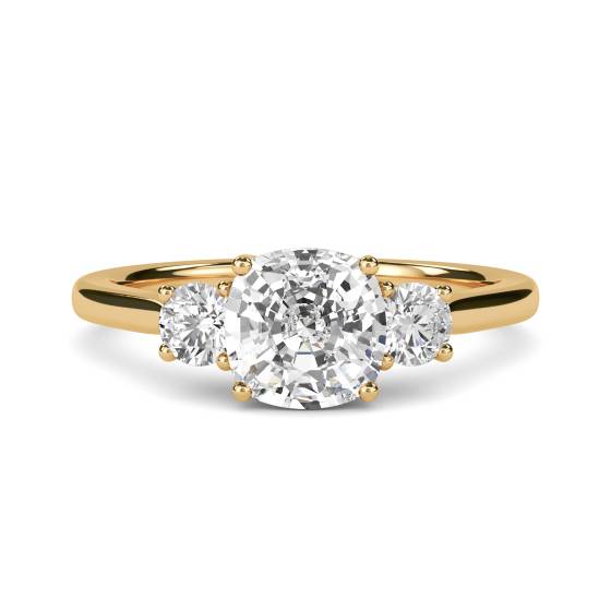 Einzigartiger Trilogie-Ring mit Kissen- und Runddiamanten