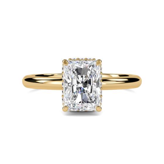 Strahlender Diamantring mit verstecktem Halo