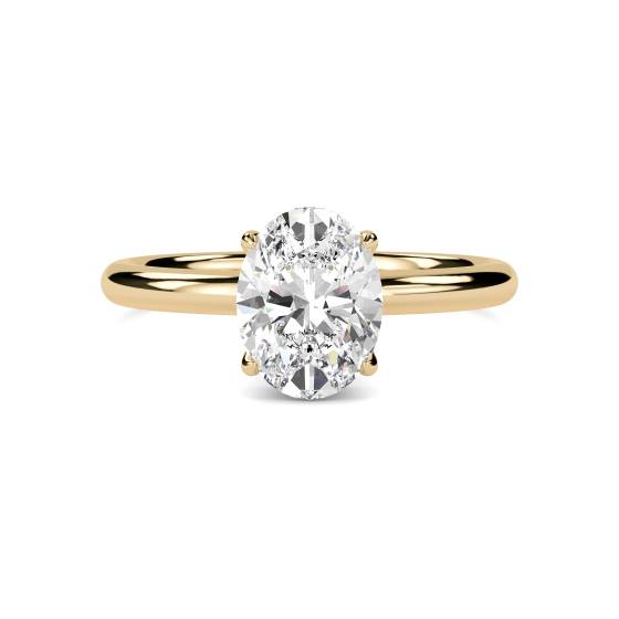 Ovaler Diamantring mit verstecktem Halo