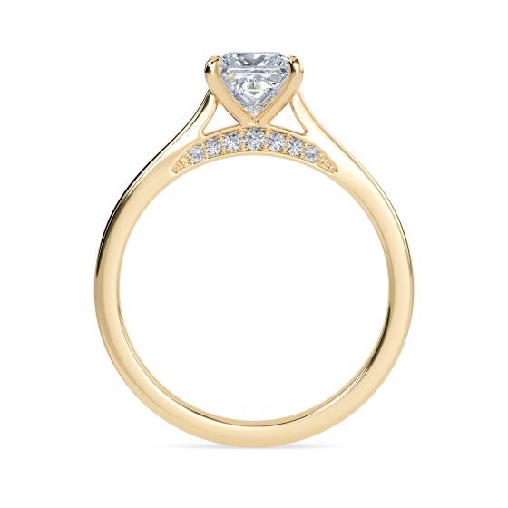 Eleganter Verlobungsring mit Prinzessdiamant